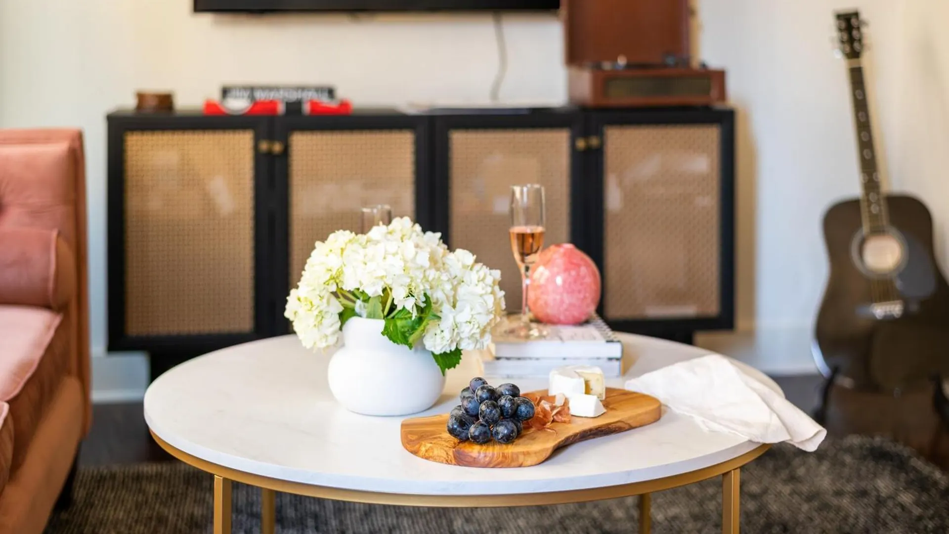 Apartment Hart Suite Buyout 7 By Avantstay Two Nashville Town Houses W Stunning Amenities Design United States